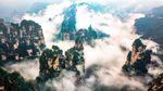 云雾缭绕的壮美奇峰景观