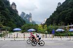 山间骑行场景