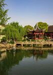 中式园林湖畔美景