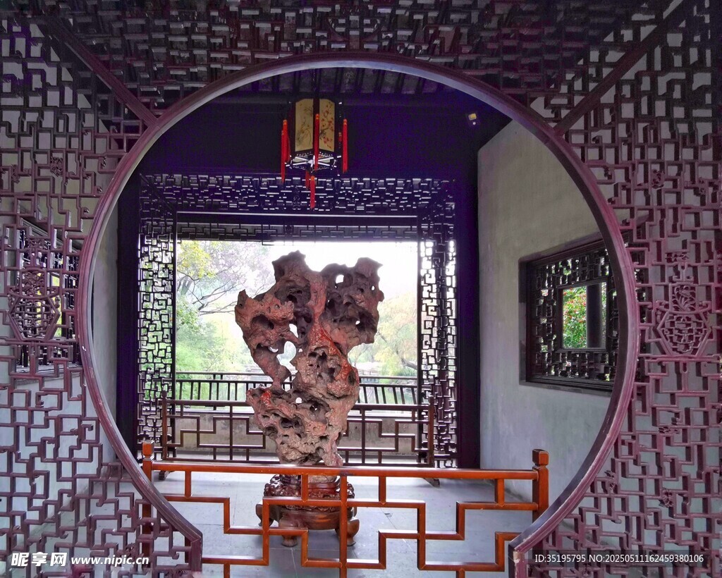 中式庭院拱门景观