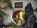中式园林圆门景致