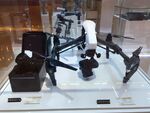 展示架上的机械装置展品