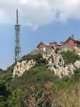 山上古建筑与通信塔景观