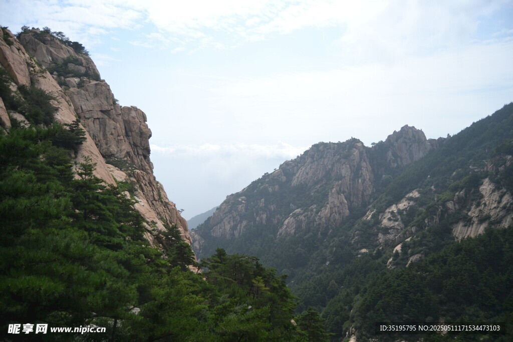 壮丽山景图