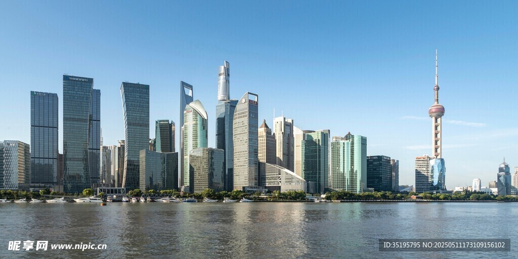 上海外滩现代都市天际线