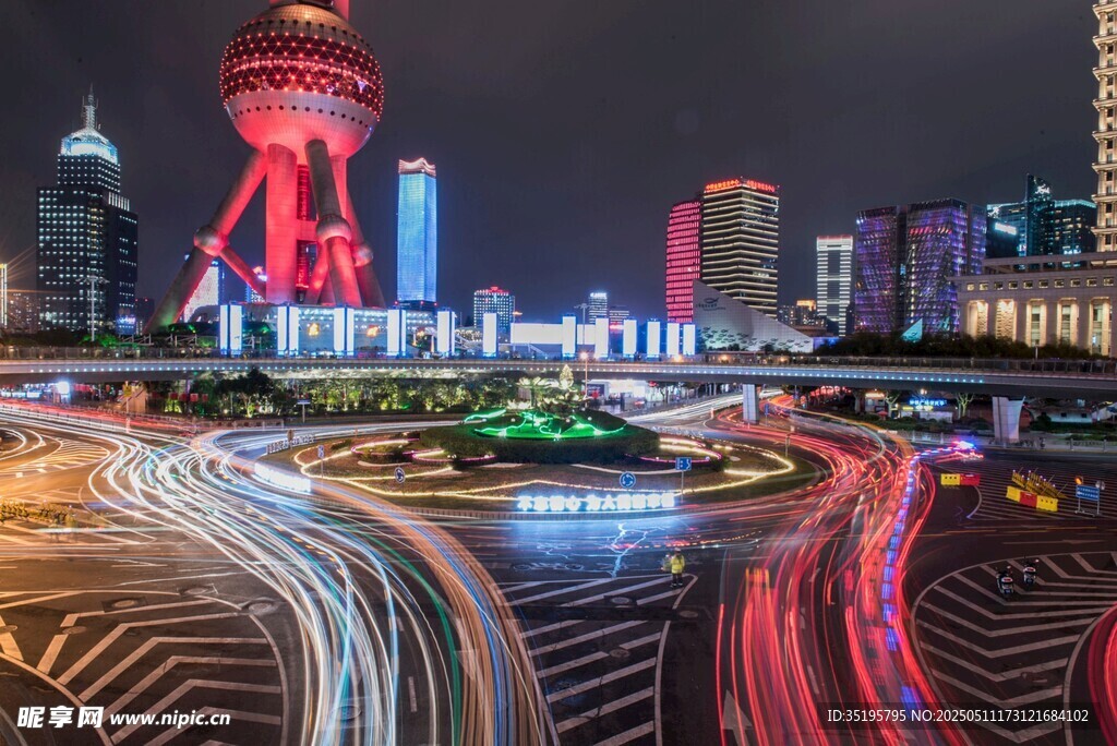上海外滩璀璨夜景车流