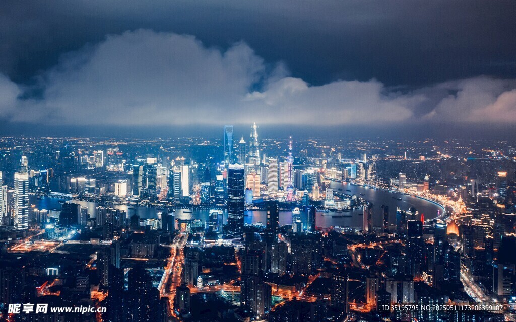 城市璀璨夜景俯瞰图