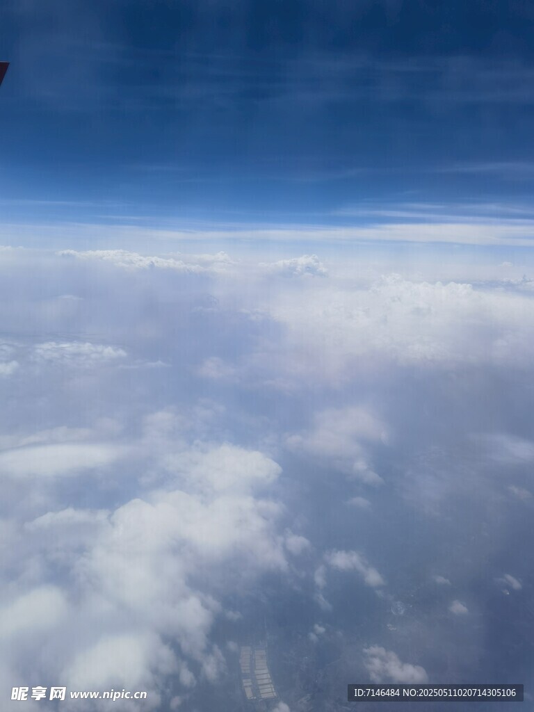 高空俯瞰云海美景