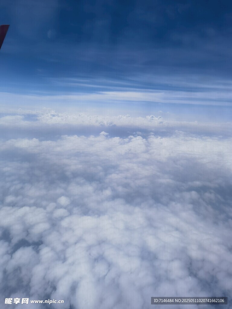 高空俯瞰云海美景