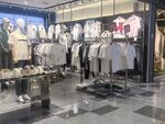 时尚服装店内部陈列展示