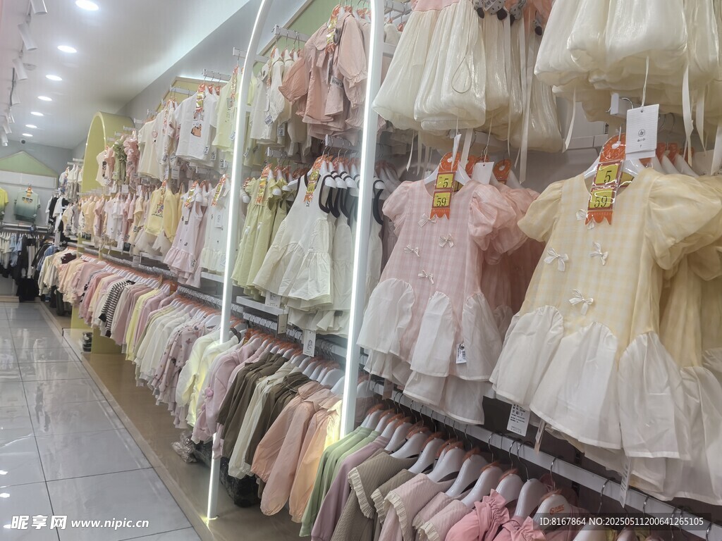 儿童礼服店内景展示