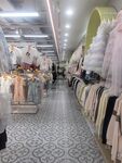 时尚服装店内部陈列展示