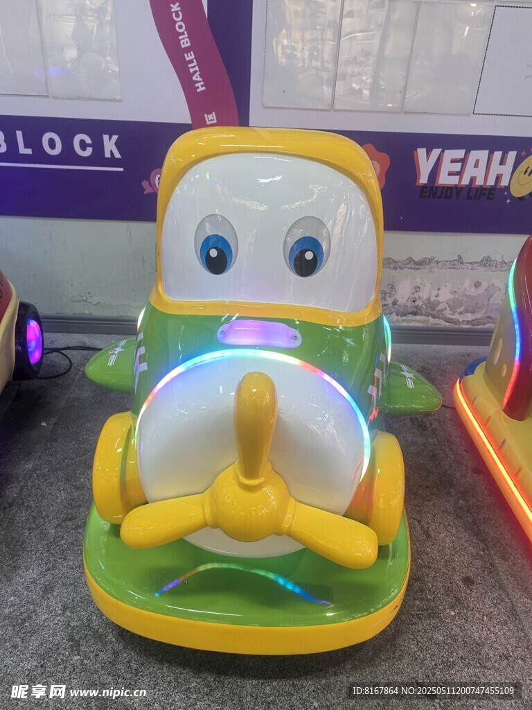 可爱卡通摇摇车玩具