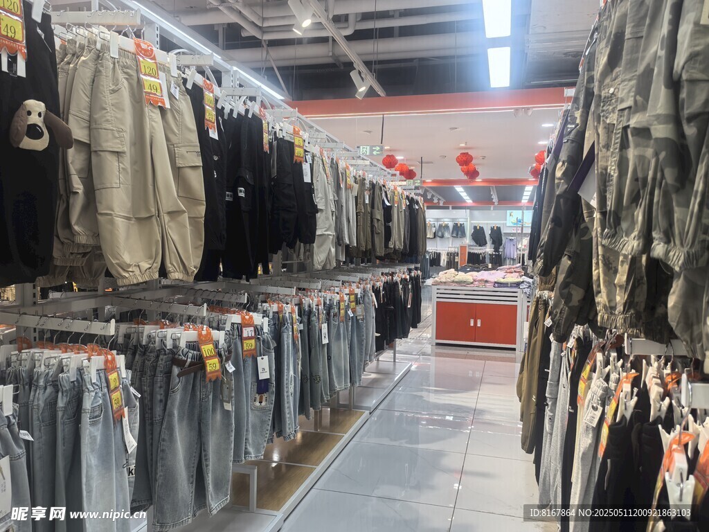时尚服装店陈列展示