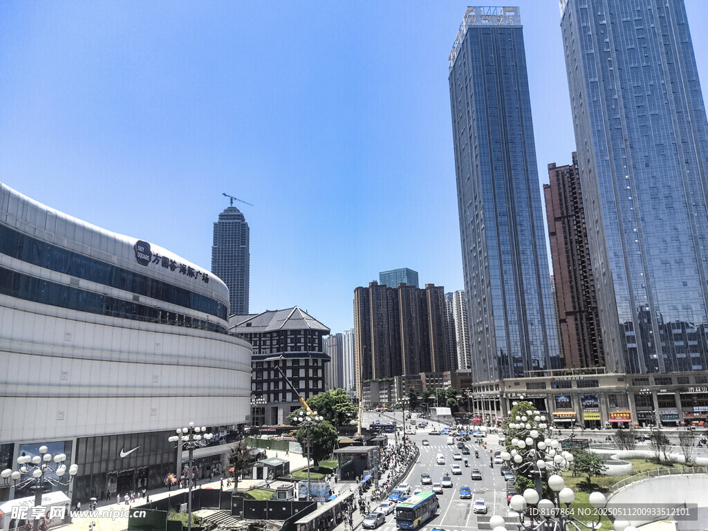 城市繁华街景与高楼大厦