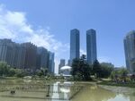 城市湖畔高楼美景