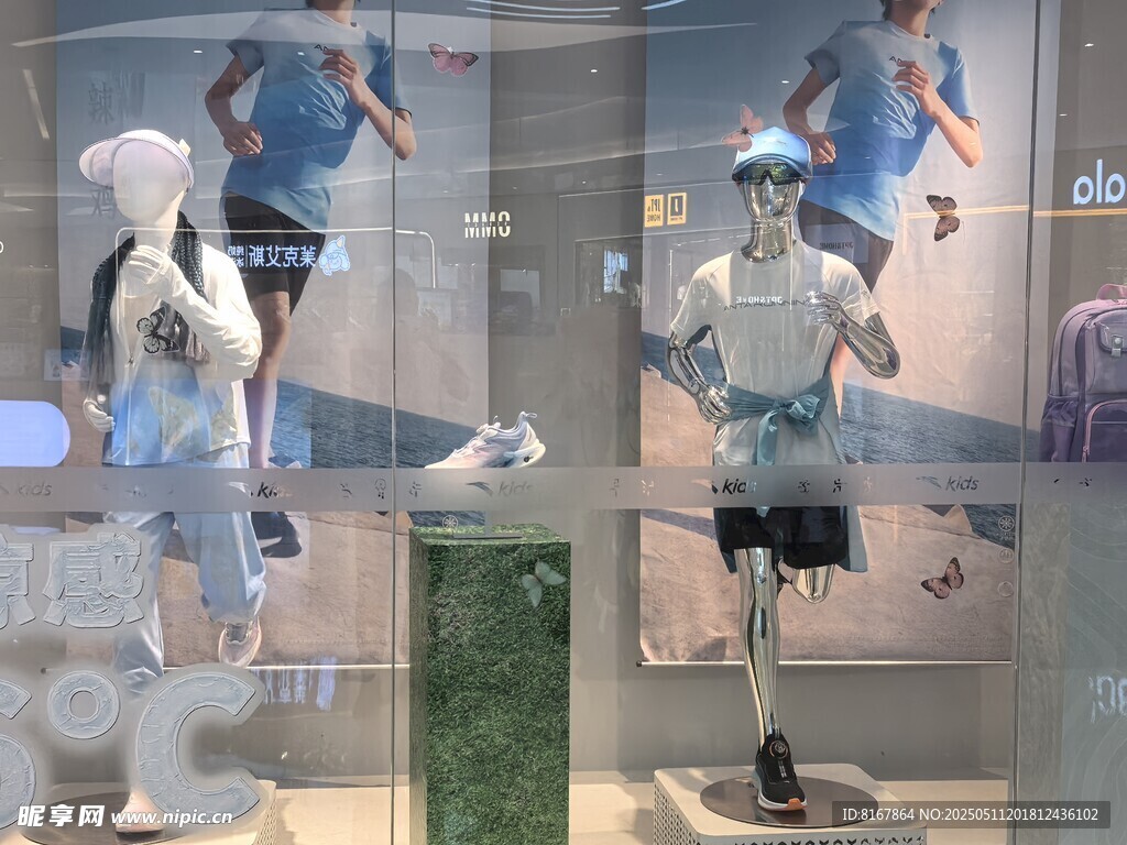 时尚女装橱窗展示模特