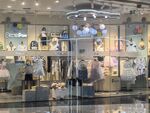 时尚服装店内部陈列展示
