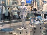时尚服装店的模特陈列展示