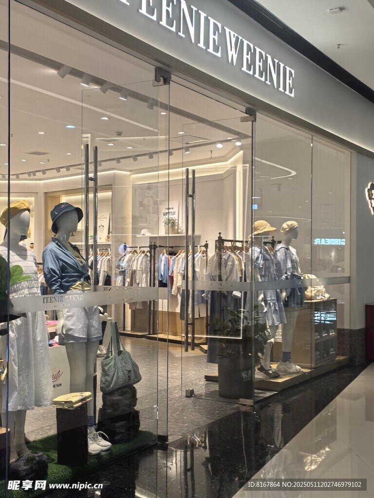 店铺橱窗展示