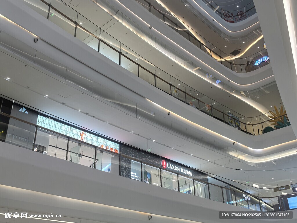 现代商场内部多层空间景观