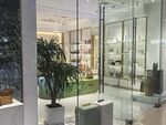 现代玻璃隔断室内空间展示