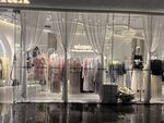 时尚服装店橱窗展示