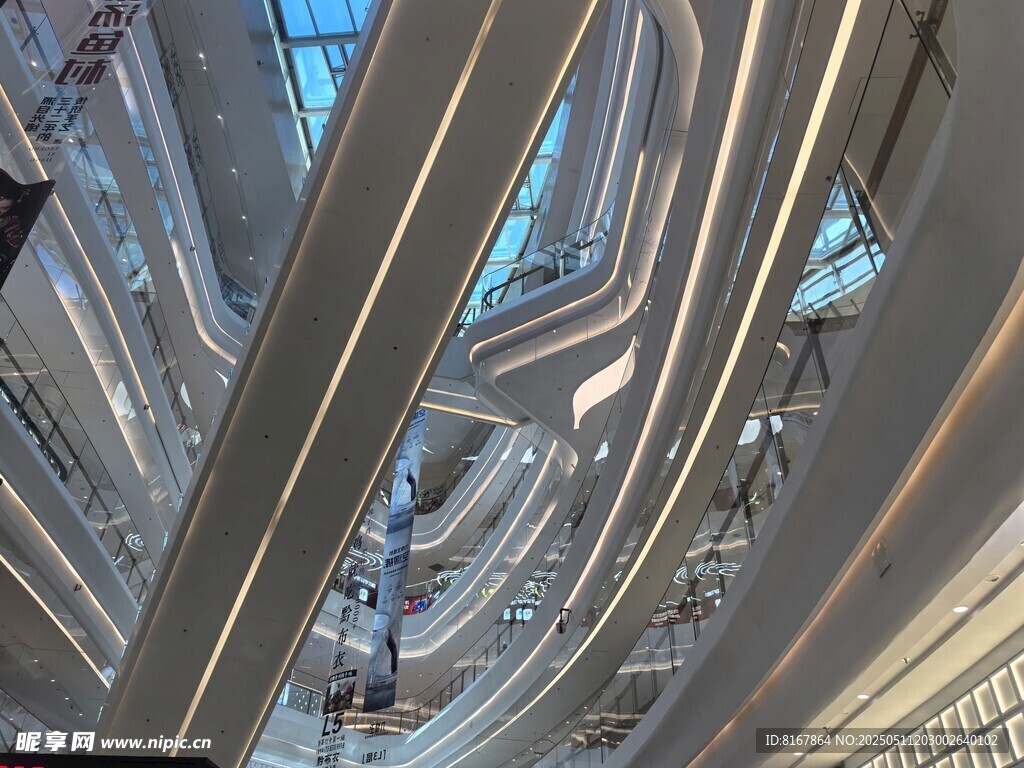 未来感十足的现代建筑空间