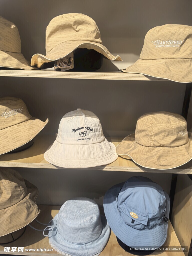 多样款式帽子陈列展示