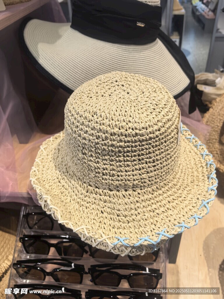 手工编织草帽展示