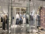 时尚服装店橱窗陈列展示