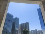 透过框架看都市高楼