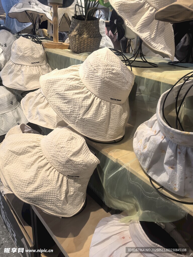 米色遮阳帽陈列展示