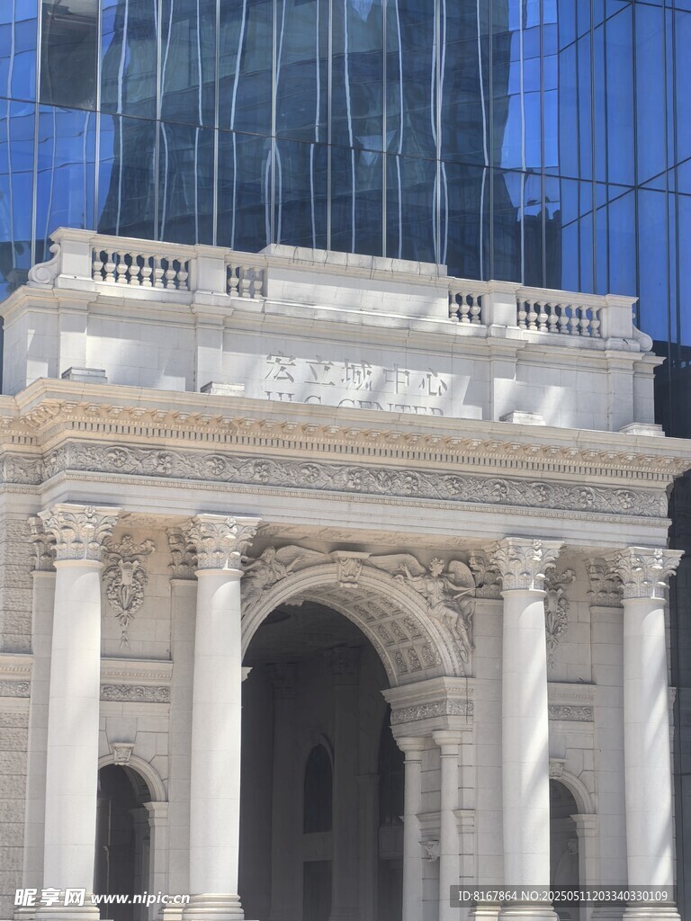 古典拱门建筑与现代建筑对比