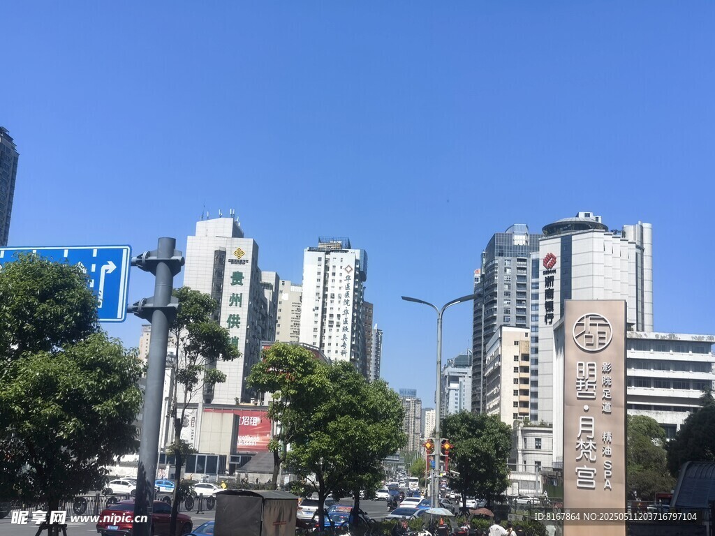 城市街道高楼景观