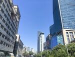 都市高楼林立的街景