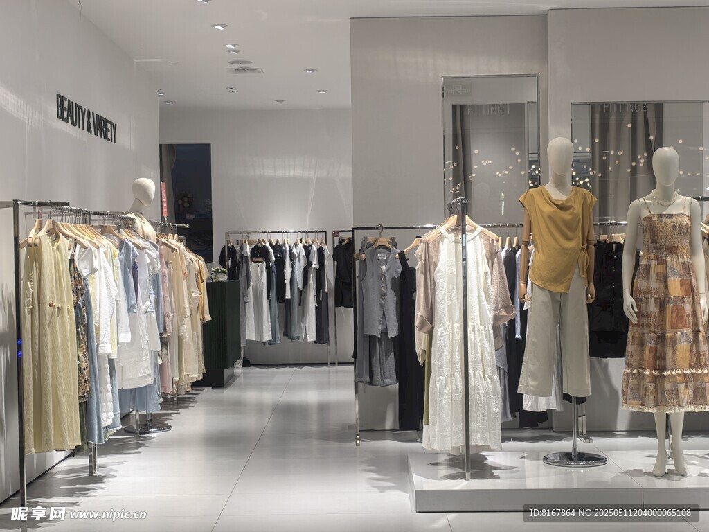 时尚服装店陈列展示