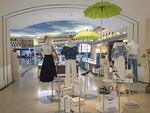 时尚女装店内景展示