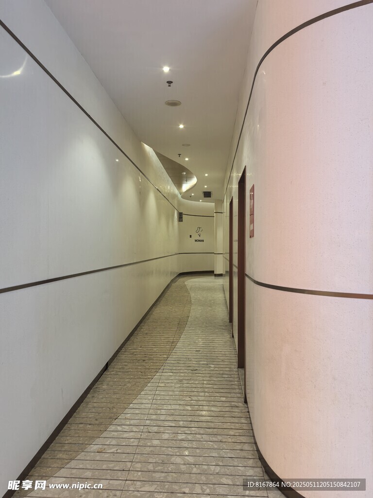 现代简约风格的室内走廊