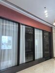 时尚店铺玻璃门展示