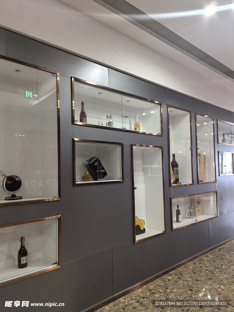 时尚酒品展示墙