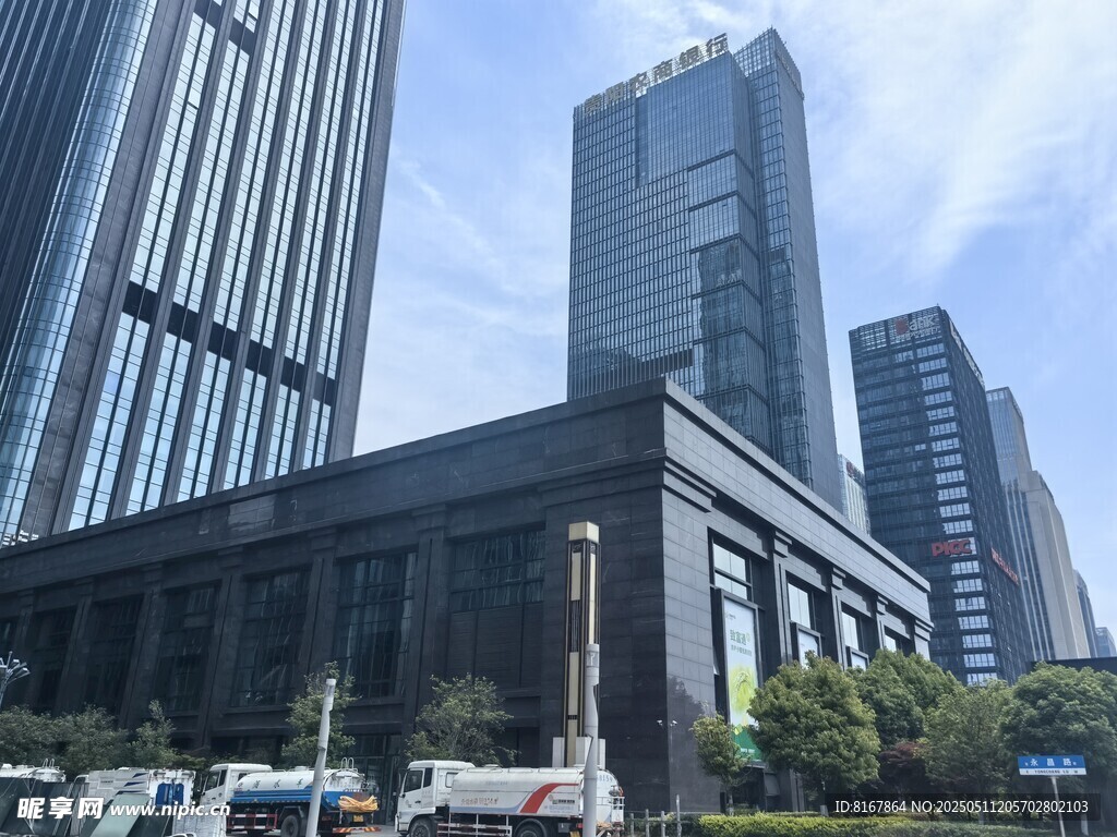 都市高楼林立的现代景象