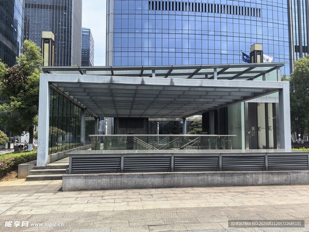 现代城市户外玻璃廊架景观