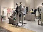 时尚服装店内部陈列展示