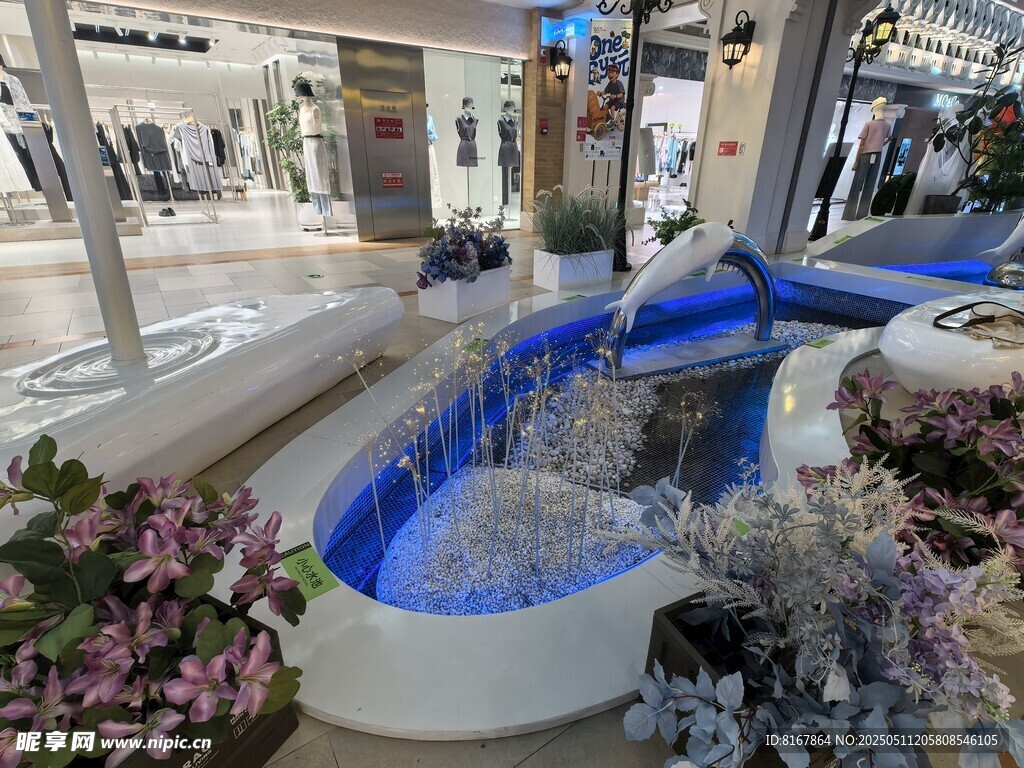 商场内的精致流水景观