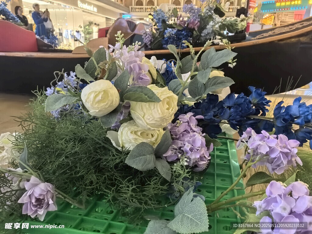 清新雅致花卉组合摆件