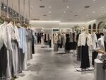 时尚服装店内部陈列展示