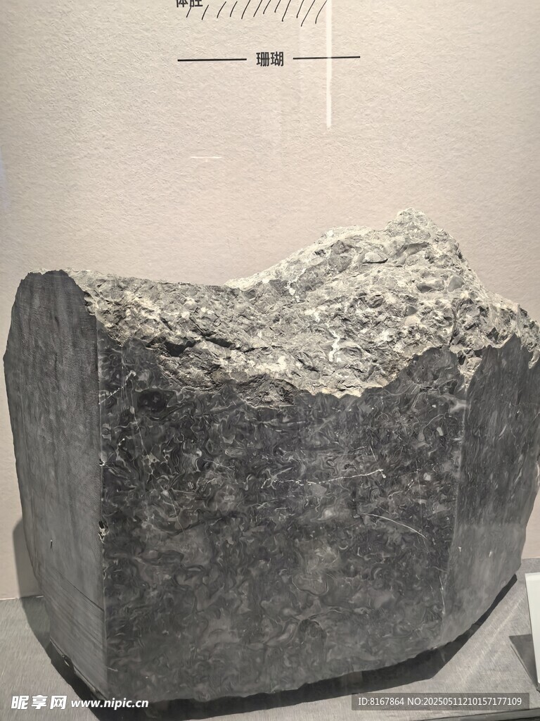 灰色纹理巨石
