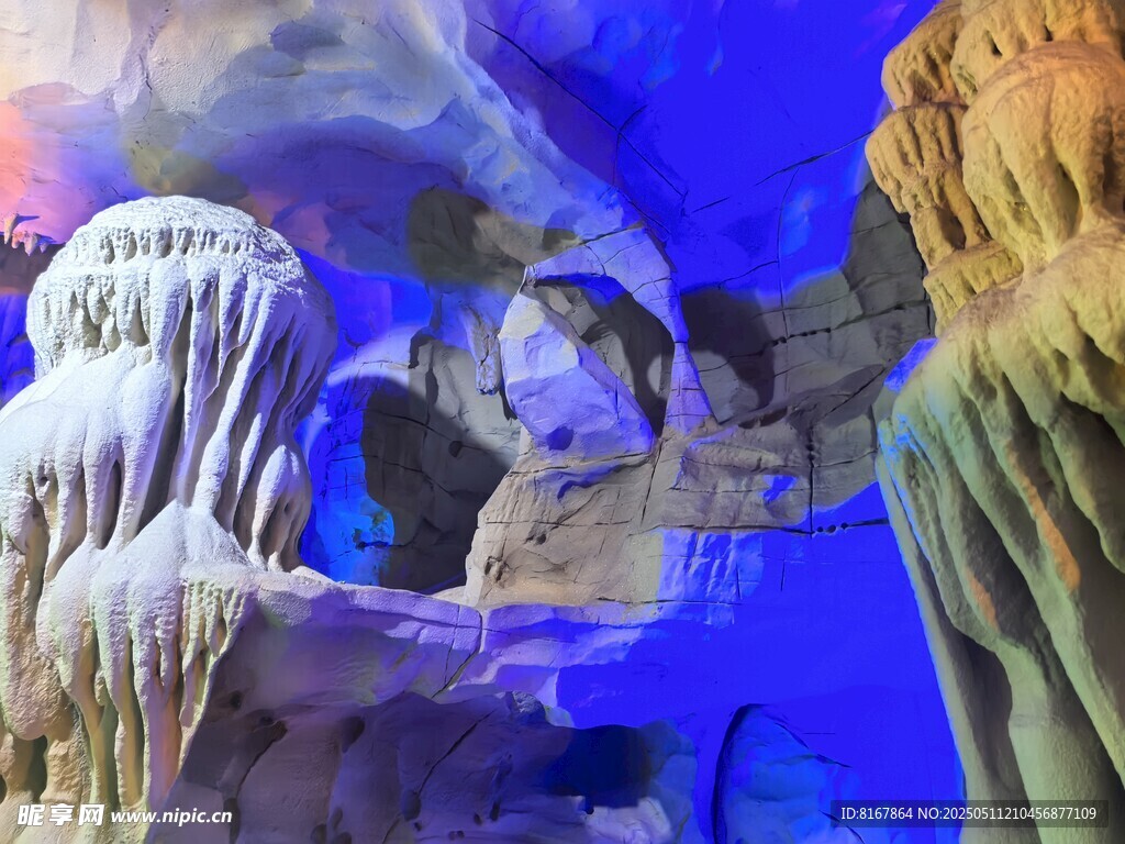 梦幻海底景观与游动水母