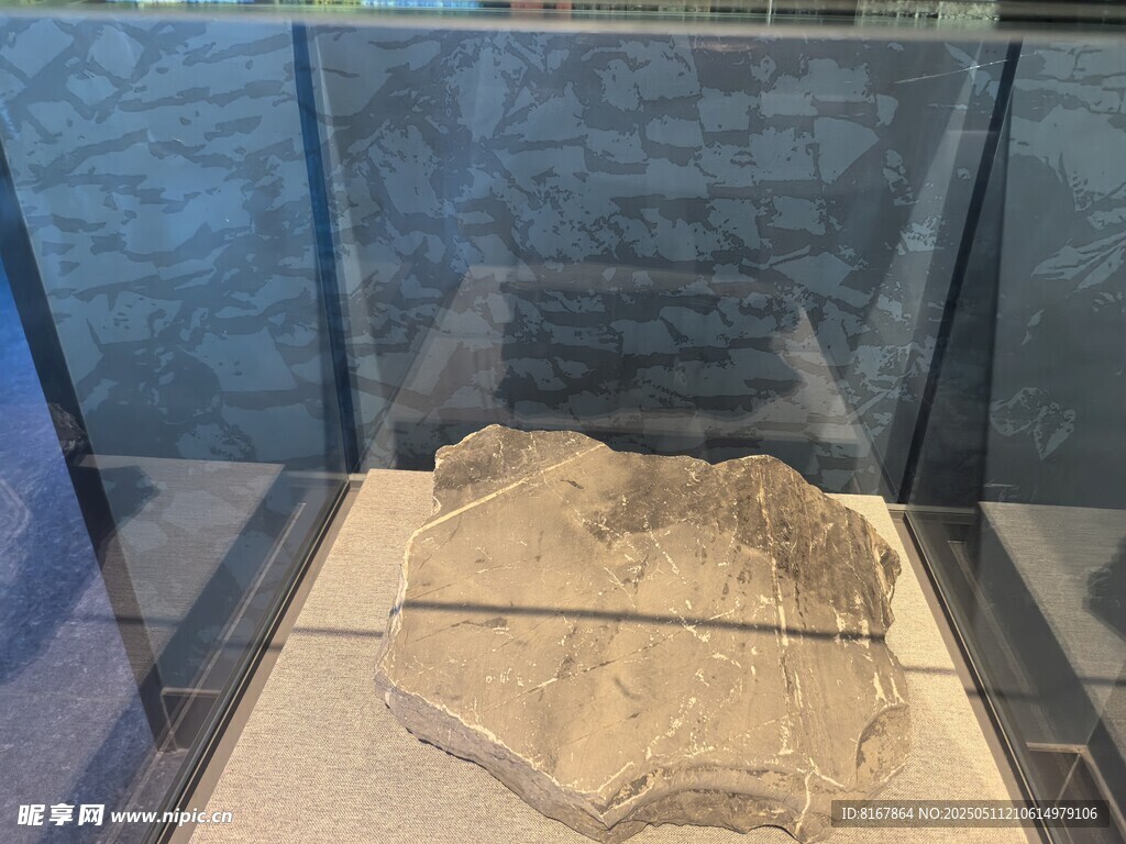古老石器展品展示